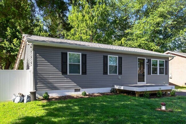 Building Photo - 43215 Riverside Dr