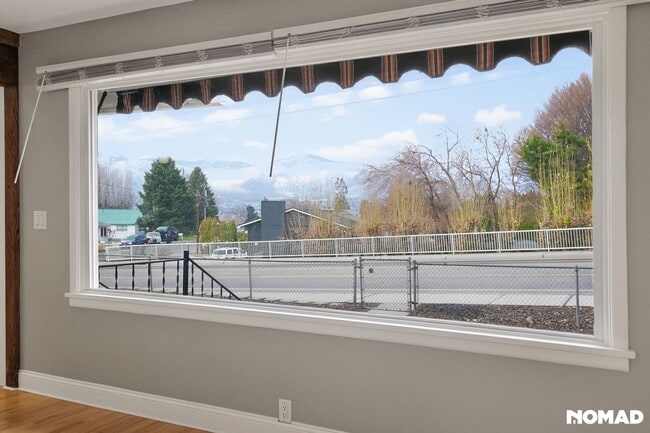 Building Photo - 785 Eastmont Ave