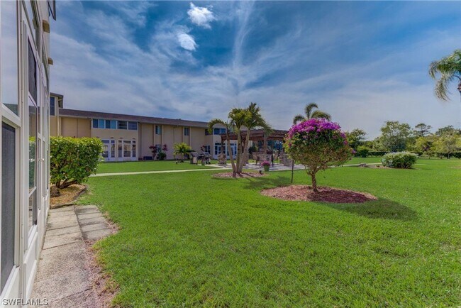 Foto del edificio - 55+ Charming first-floor condo nestled in the serene Fairways 3 Condominiums