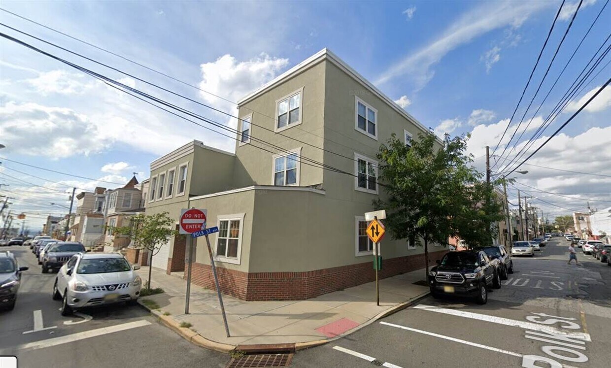 Primary Photo - 560 67th St