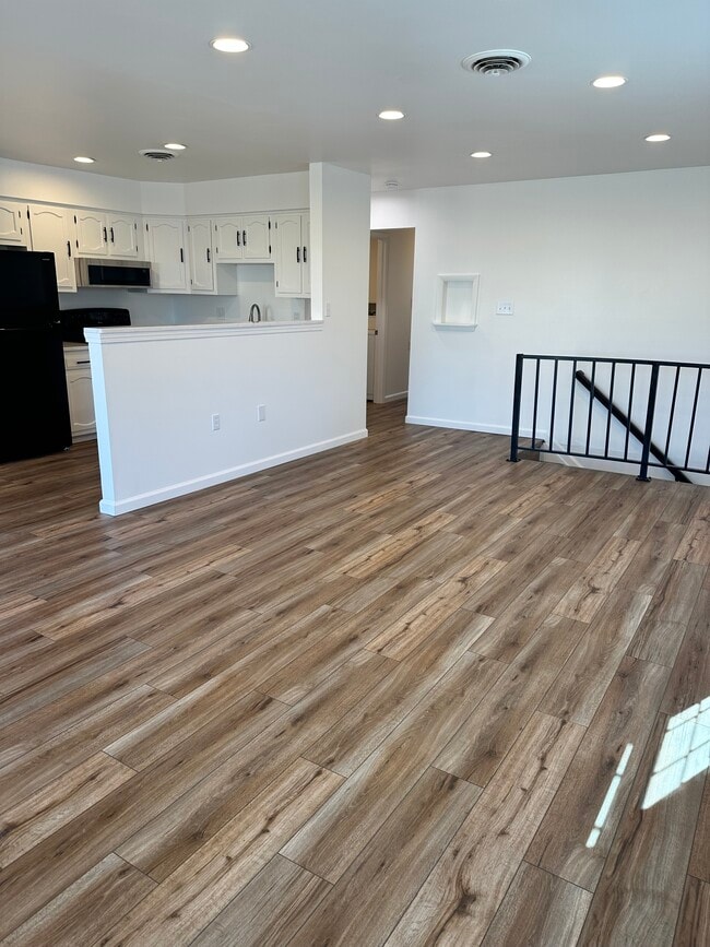 Living room - 7044 Basswood Rd