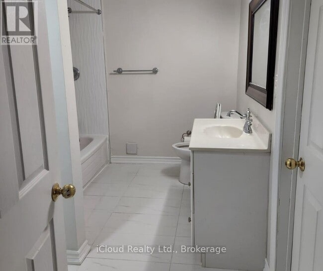 Photo du bâtiment - 5 Inder Heights Dr