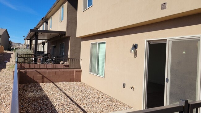 Foto del edificio - 4 bed | 2 1/2 bath | 2 car garage in Deser...
