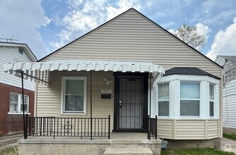 Building Photo - 18039 Riopelle St