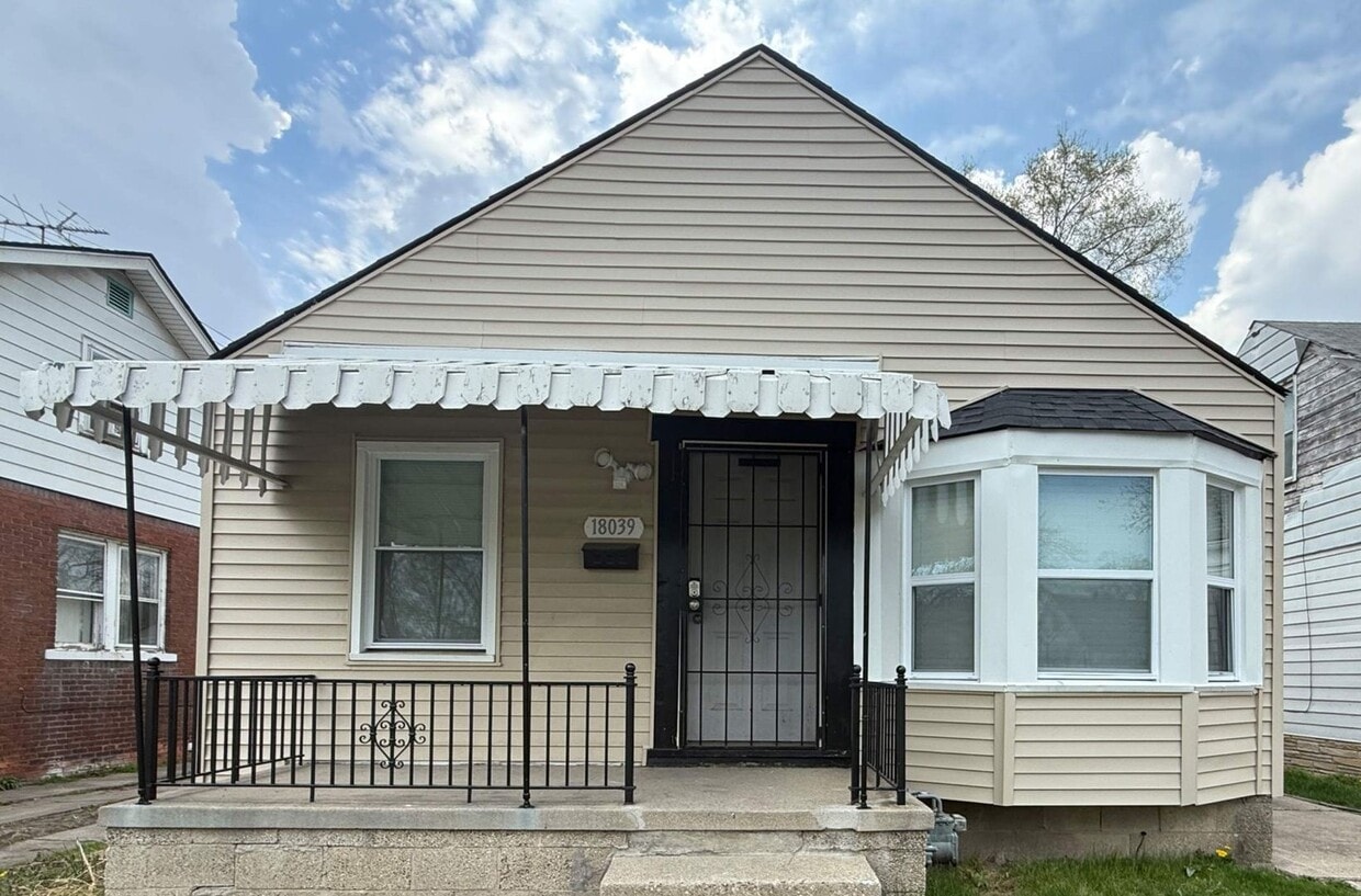 Primary Photo - Renovated 3-Bedroom Home – We Welcome Sect...