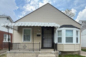 Building Photo - 18039 Riopelle St
