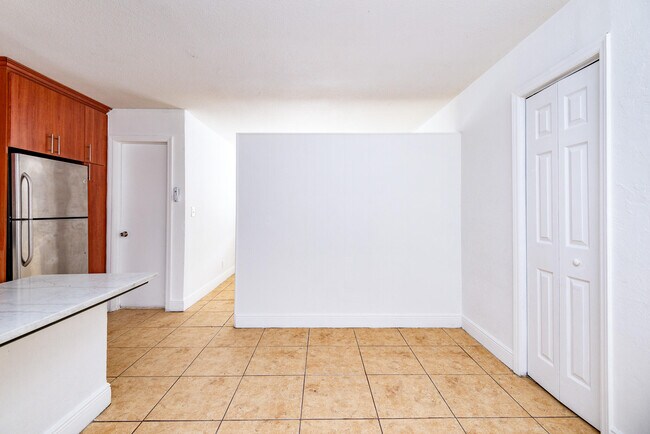 Foto del edificio - 4081 N Dixie Hwy