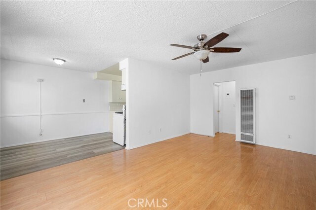 Foto del edificio - 208 E Chevy Chase Dr