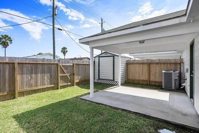 Building Photo - 5120 Caicos Calle