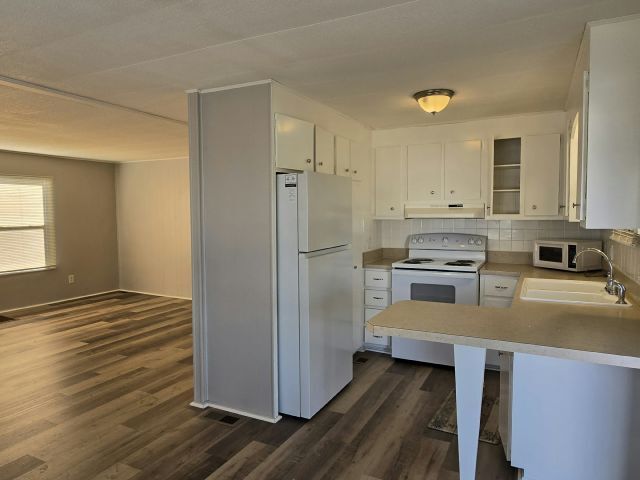 Foto del edificio - 206 50th Avenue Plaza W