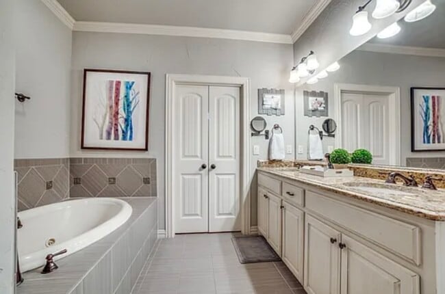 Foto del edificio - 1914 Euclid Ave