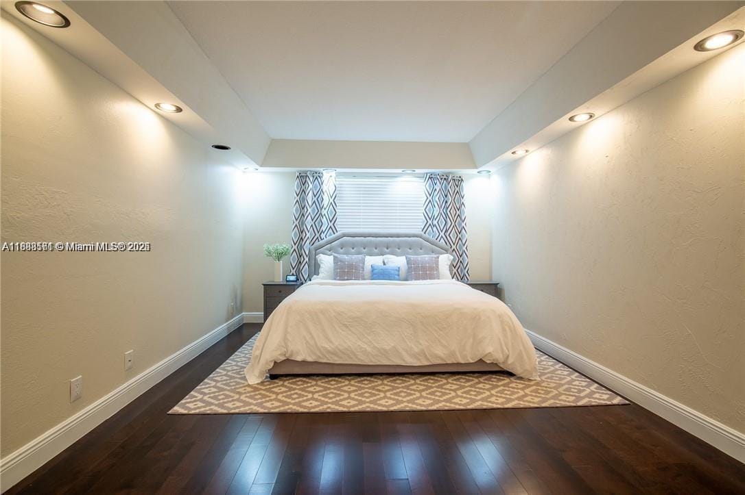 Foto principal - 7100 Nova Dr