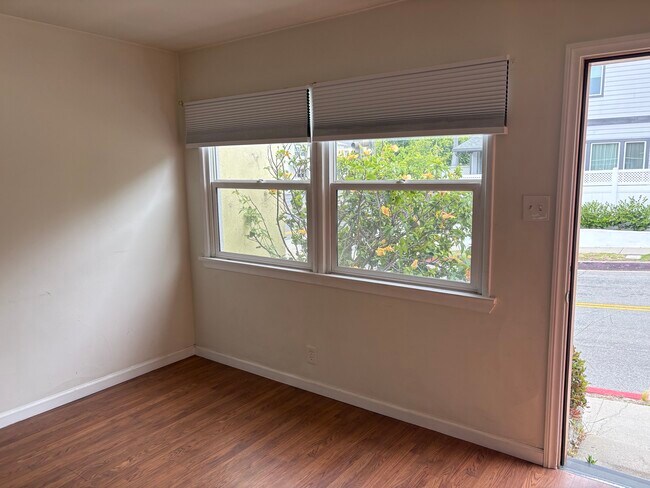 Foto del edificio - 1301 Manhattan Beach Blvd