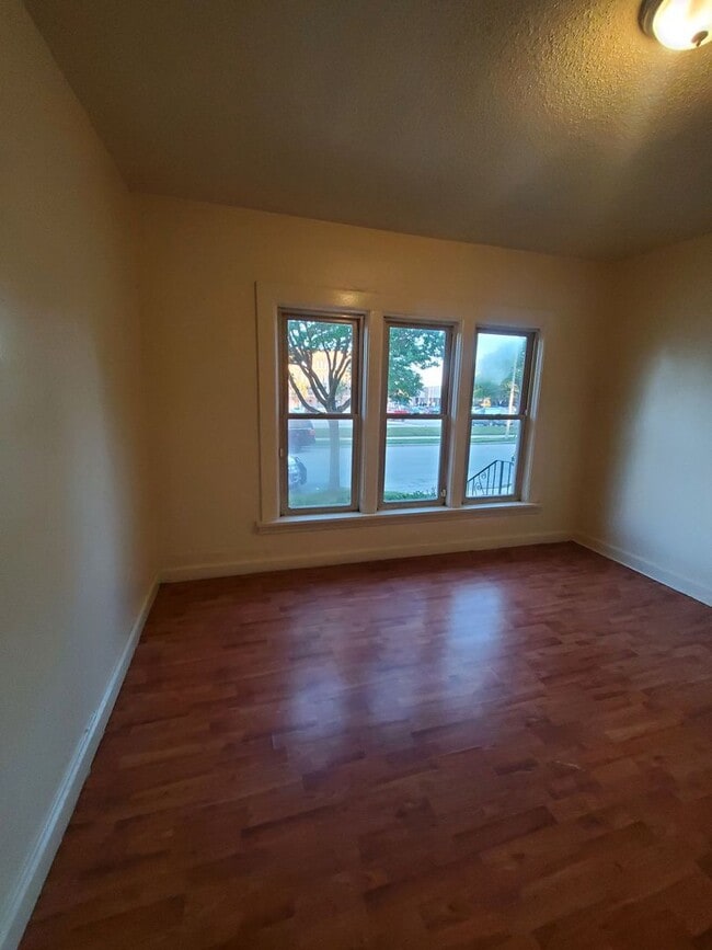 Foto del edificio - 821-823 Grand Ave.