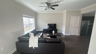 Building Photo - 205 Tiliwa Ct