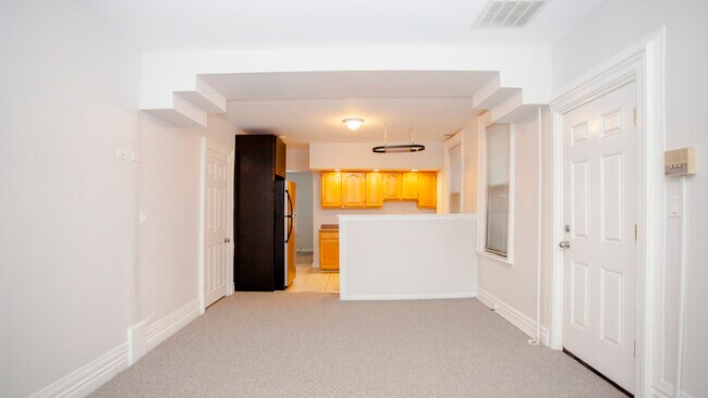 Building Photo - 1653 N Damen Ave