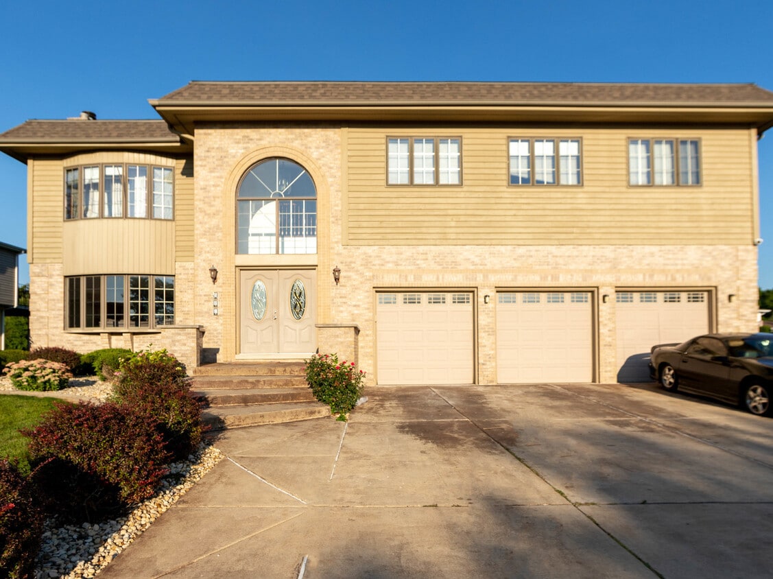 319 Dee Ct Unit A, Bloomingdale, IL 60108 Condo for Rent in