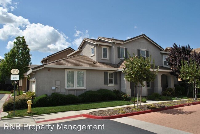 Building Photo - 3 br, 3 bath House - 789 Courtyards Loop