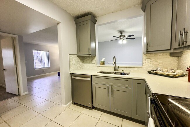 Building Photo - 6299 Chasewood Dr