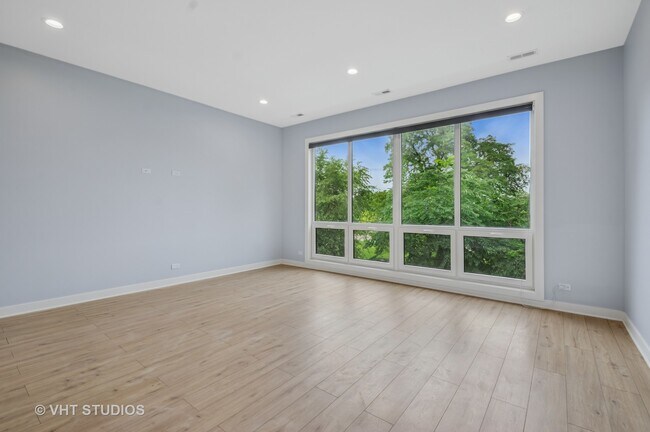 Foto del edificio - 1441 N California Ave