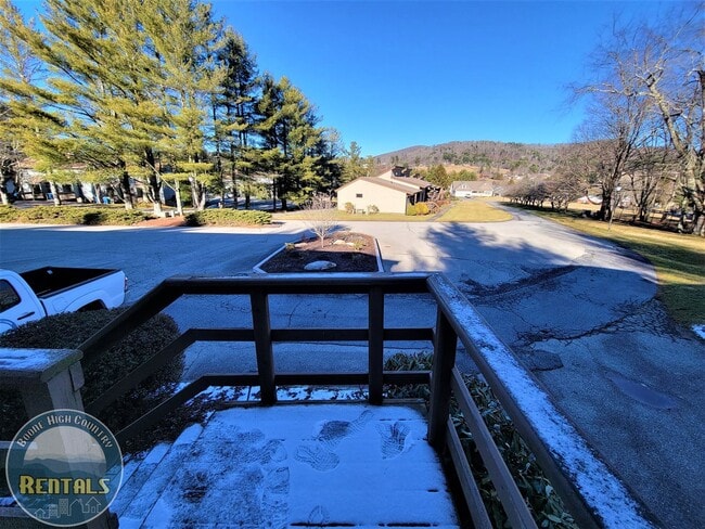 Foto del edificio - 1/1.5 Townhome located near Boone Golf Course!