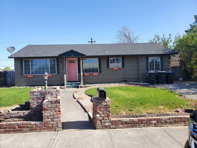 Foto del edificio - For Rent! Remodeled 3 bed 1 bath in knolls...