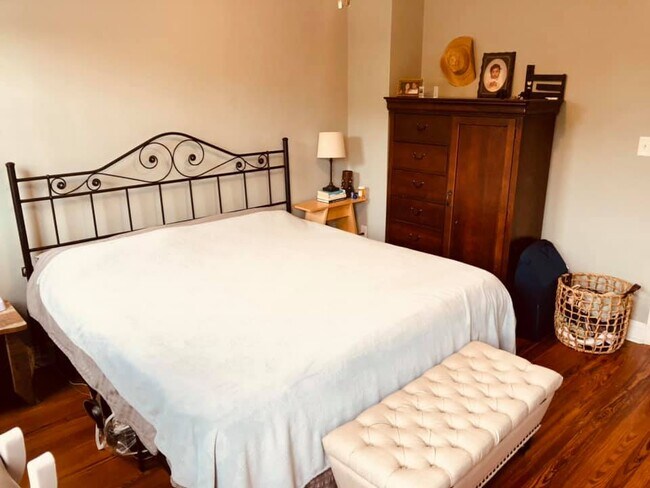 Dormitorio principal 1 - 701 W 37th St