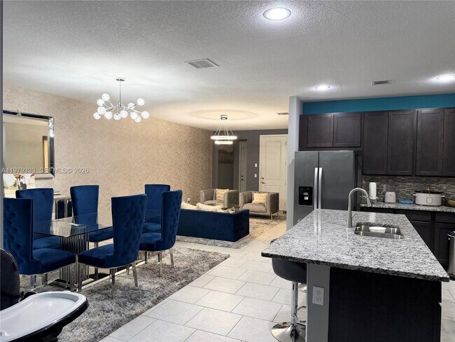 Foto del edificio - 445 NW 36th Ave