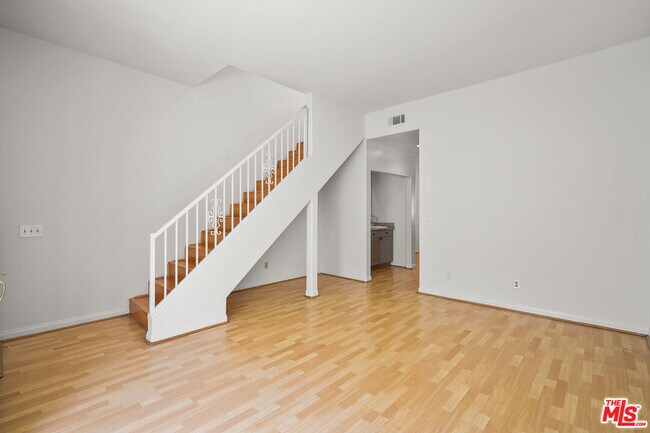 Building Photo - 123 Orlando Ave