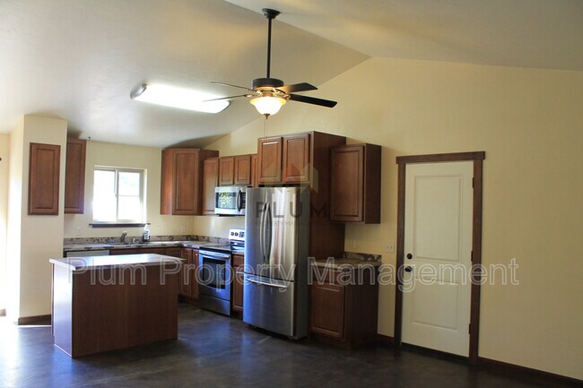 Building Photo - 1405 N Dickens St
