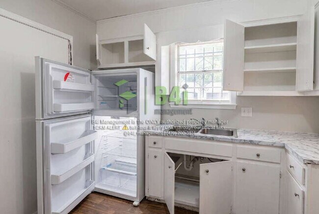 Foto del edificio - 3025 Sprucewood Dr