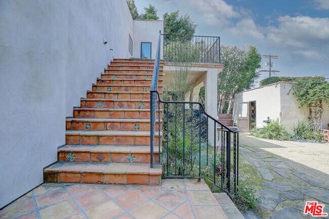 Building Photo - 10567 Ayres Ave