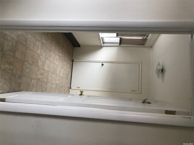 Foto del edificio - 20-07 College Point Blvd