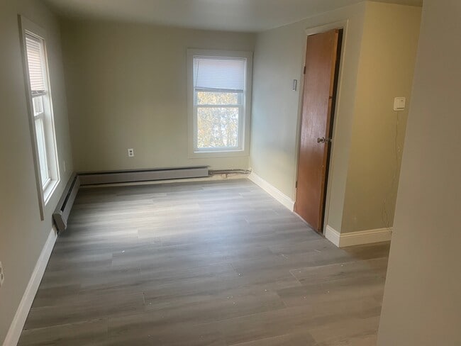 Building Photo - 20 Latham Ct