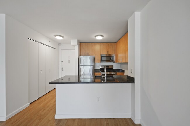 Building Photo - 76 W 38th St