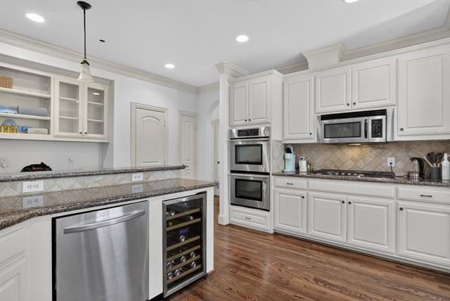 Building Photo - 5801 Hillcrest Ave