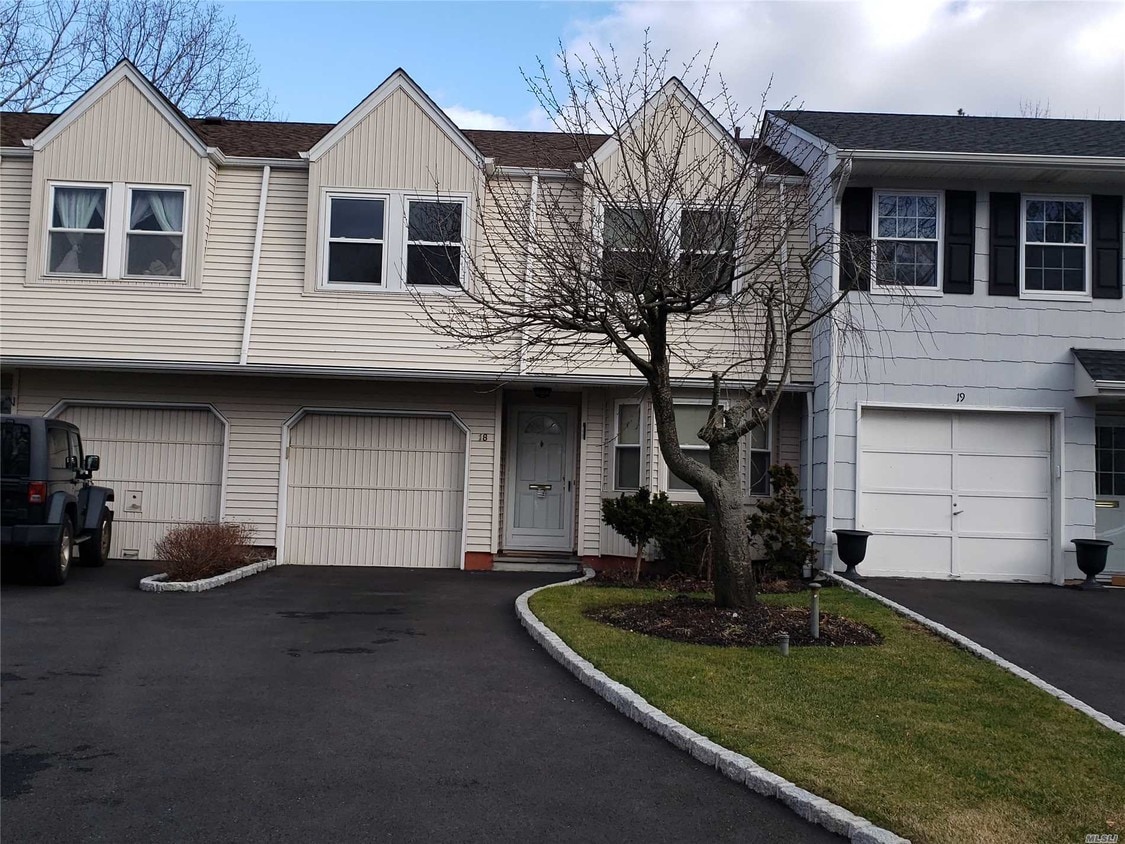 18 Manors Dr, Jericho, NY 11753 Townhouse for Rent in Jericho, NY
