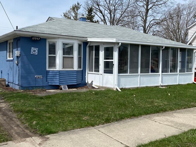 Building Photo - 19907 Farmington Rd