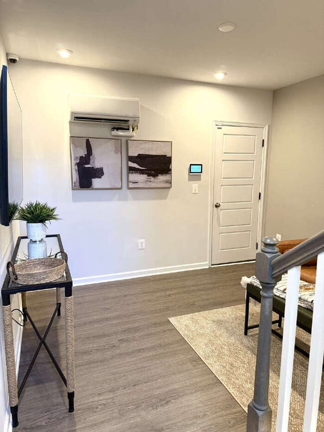 Building Photo - Modern 3-Bedroom Bethany Model Condo in Co...