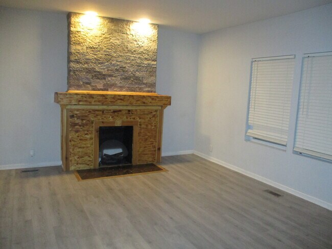 Building Photo - 3837 N Kenwood Ave