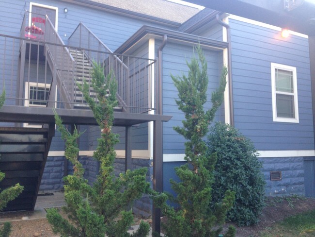 Building Photo - 1705 Highland Ave