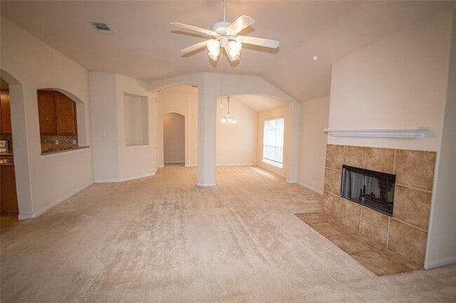 Foto del edificio - 12810 Lakeshore Dr