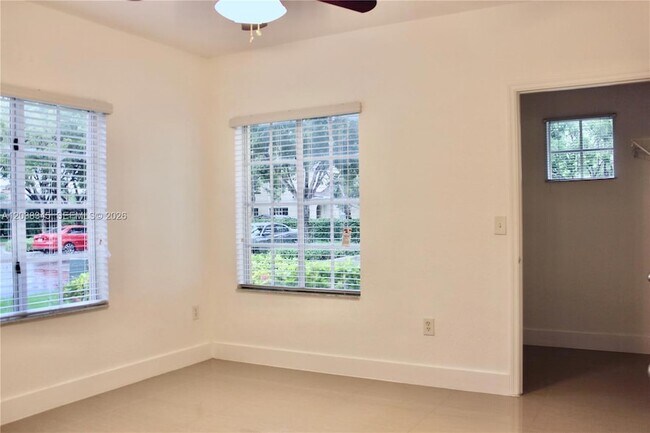 Foto del edificio - 2548 Centergate Dr