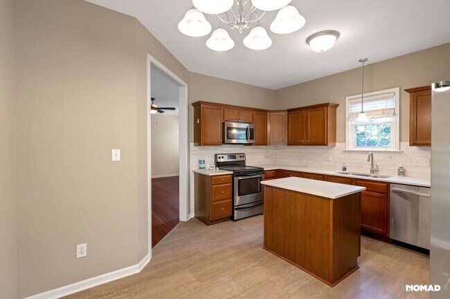 Building Photo - Charming, Newly Renovated 3BR House in Ral...