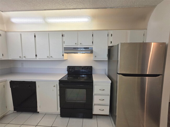 Foto del edificio - 14850 Naranja Lakes Blvd