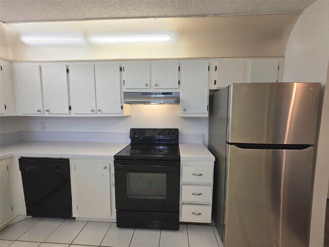 Building Photo - 14850 Naranja Lakes Blvd