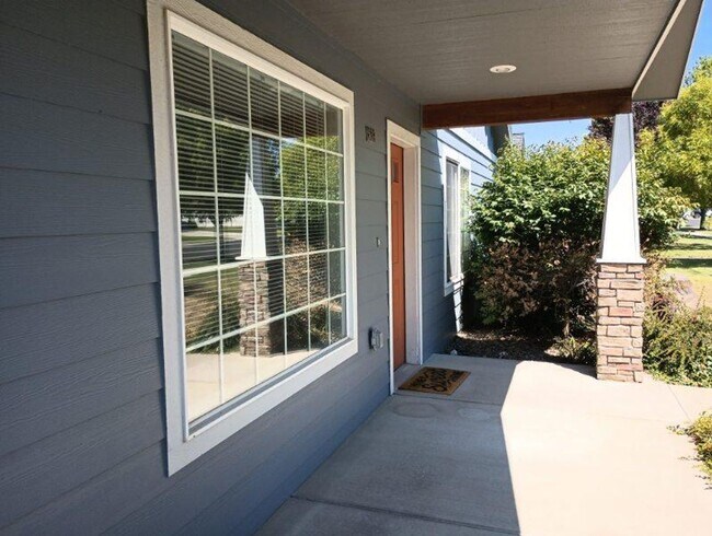 Foto del edificio - 1803 Clearview Point Dr