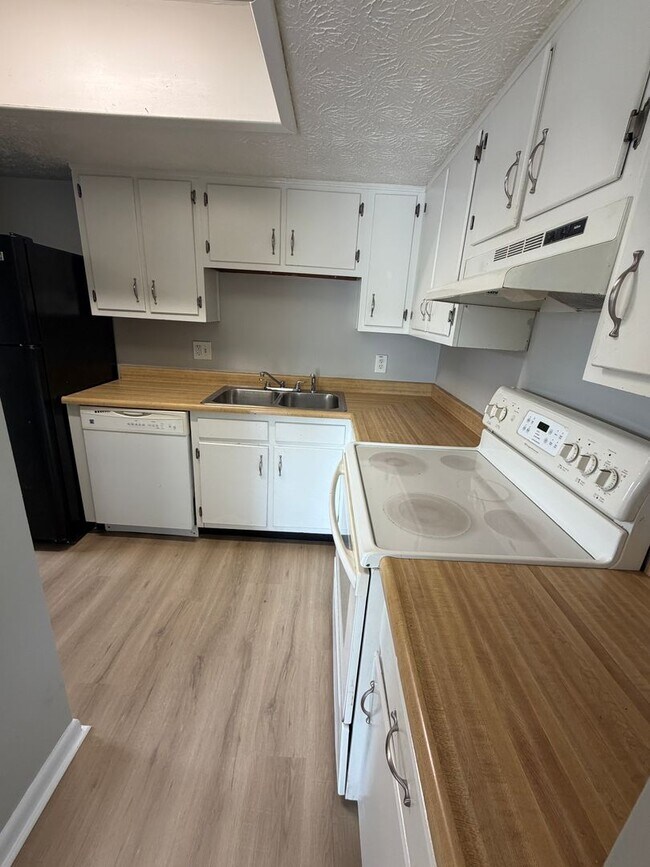 Foto del edificio - 708 Green Feather Ct