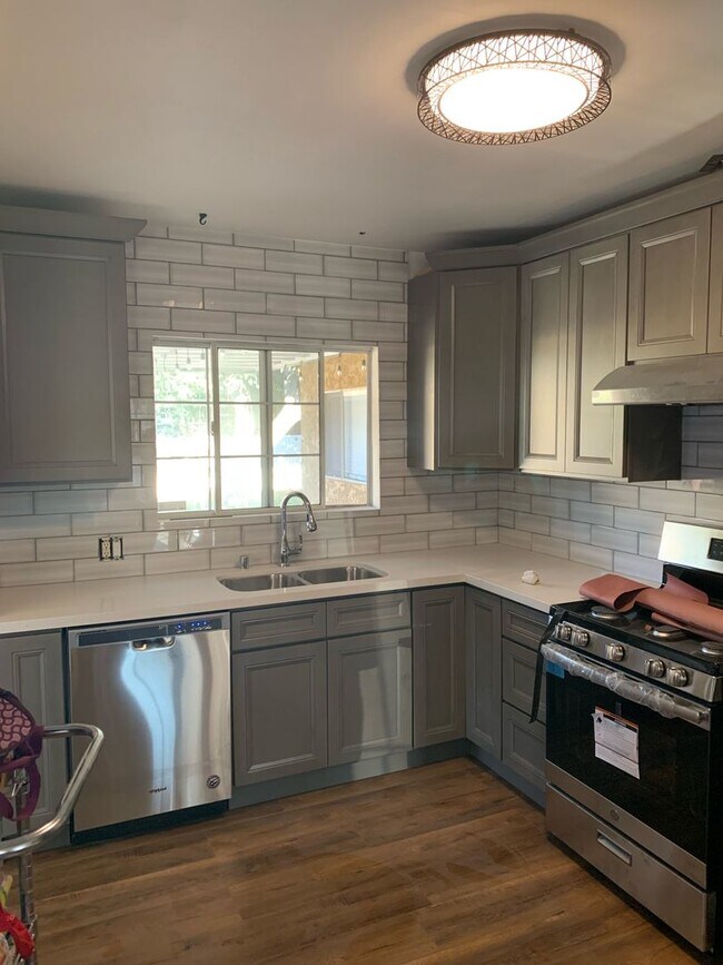 Foto del edificio - Spacious 2/2 Home for rent in Long Beach!