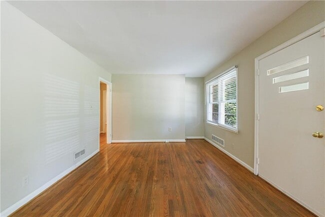 Building Photo - 893 Willivee Dr